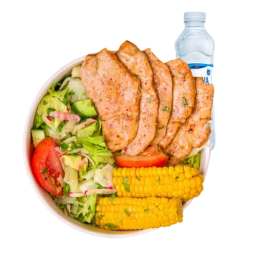 سلطة صدور الدجاج الطازج مشوي طازج وجبة صحية سعرات منخفضة ذرة مياه منيو الطازج السعودية 2026