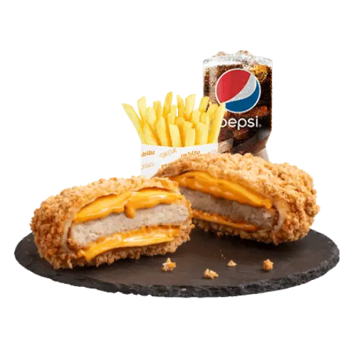 وجبة كرسبي برجر دجاج مقلي ذهبي مع بطاطس ومشروب.