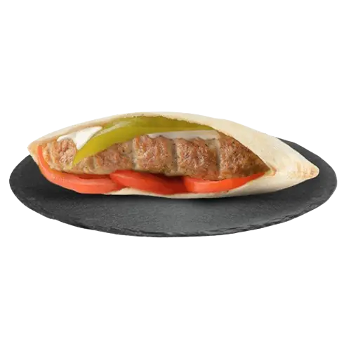 ساندويتش كباب دجاج مشوي على الفحم بخبز عربي وطحينة